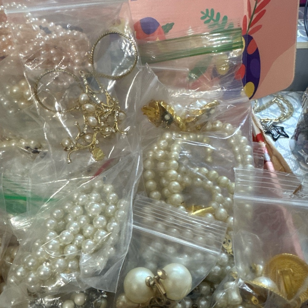 Huge pearl lot